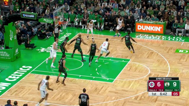 打开得分账户之后防守也到位 莱昂纳德三分出手+抢断反击连得5分