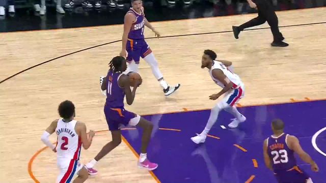 圆脸登鬼手抢断推反击 波尔波尔跟进接球起飞炸筐