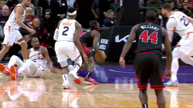 多森姆溜进内线抬手上篮 努尔基齐眼疾手快背后送上钉板大帽