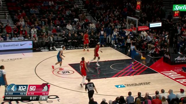 最好的进攻就是防守！爱德华兹生断亨德森双手重扣给新秀好好上了一课