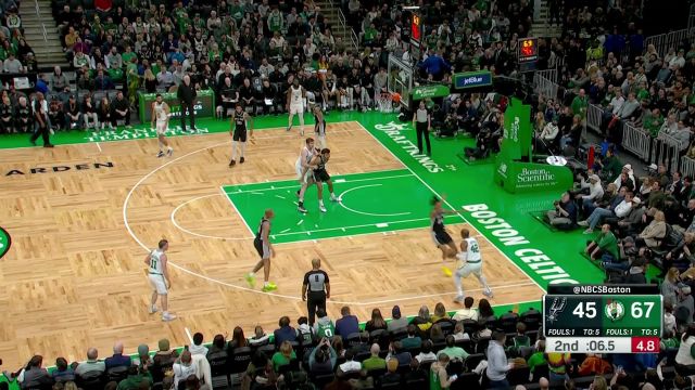 三探花联手发威！中场前绿军忽然发难 内外开花拉开分差