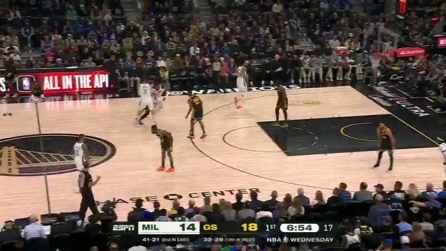 追梦默契十足直塞传球 库里反手高打板命中尽显指尖艺术