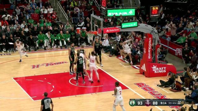 神龙摆尾！狄龙持球大步流星突破上篮轻松得手