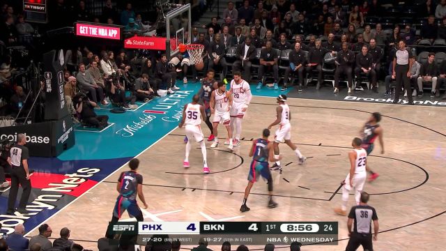 对他来讲不算啥新鲜事儿 托马斯斜着身子抛投出手照进不误