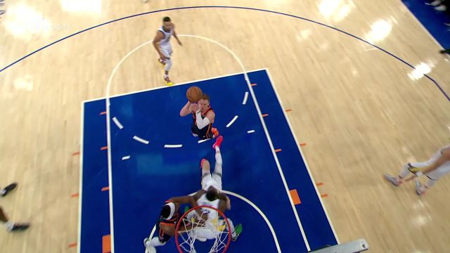 强硬突破冲击内线 迪文琴佐顶翻波杰姆斯基上篮打成