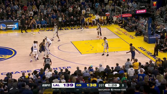 勇士的绝对灵魂人物！库里面对浓眉高难度三分精准命中帮助球队反超比分