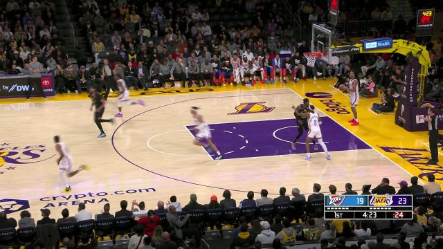 自己取分之后再送助攻 里夫斯骑马射箭+戴维斯接球中投连取4分