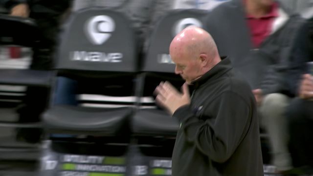 你不跳我可投了！老詹篮下后仰稳稳打中