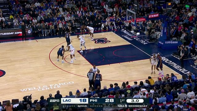 天下武功唯快不破！马克西趁小卡走神直杀篮下 飞身上篮压哨得手