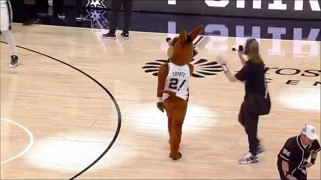 NBA常规赛：奇才vs马刺第2节英文原声回放