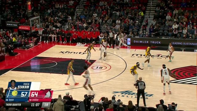 大力出奇迹！格兰特脚踩弹簧双臂暴扣碾压禁区