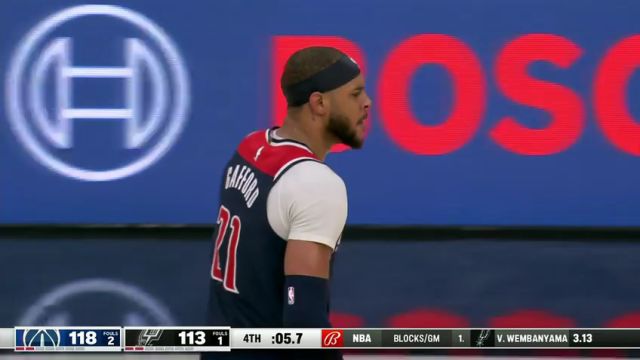 库兹马强人锁男压制文班 加福德人群中杀出补扣得手杀死比赛