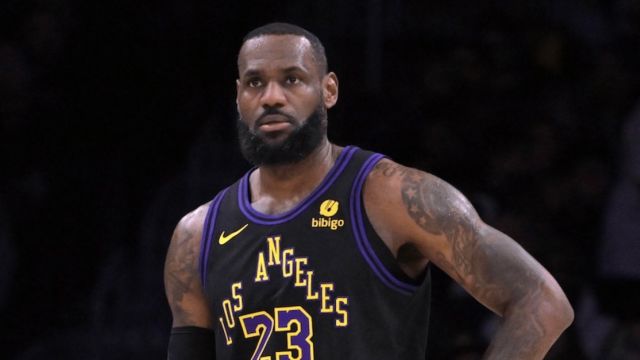 NBA大嘴巴|布赫谈及湖人目前挣扎的点:詹姆斯不如以前了