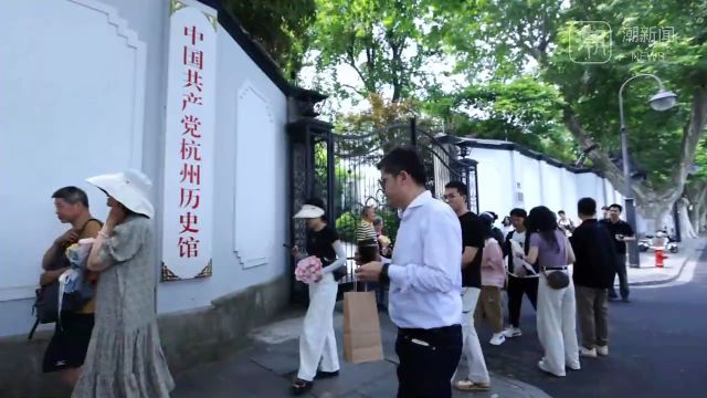 杭州万余名漫步者点亮“心心相印”图,探寻城市诗意与故事