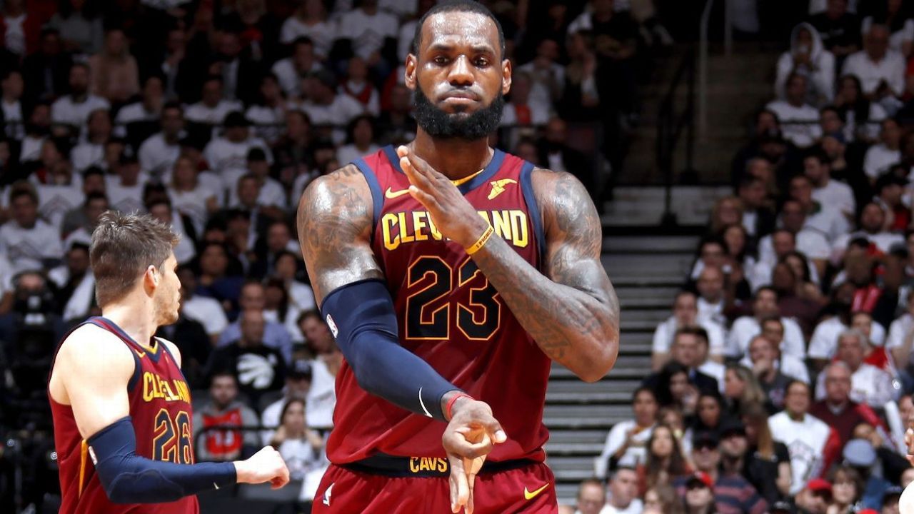 喷他没篮?回顾18詹姆斯狂砍43 14 后仰跳投打到猛龙臣服