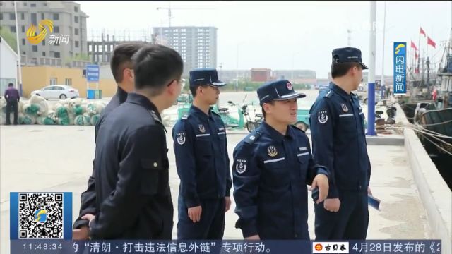 伏季休渔期将至,昌邑渔船陆续返港,工作人员细心摸排核查登记