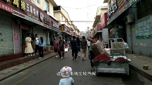 实拍:济南大学城美食街太火爆了,各种小吃店人真多,看看都有啥好吃的?