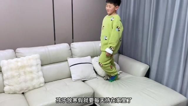 孩子放寒假了每天呆在家,就给他安排了两套超舒服的家居服,软软糯糯很亲肤也很保暖~#儿童家居服 #儿童睡衣 #保暖又好看