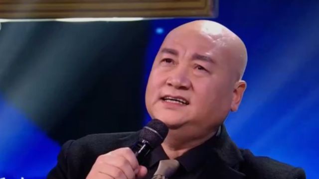 歌曲《晴空月儿明》,迟重瑞沁人心扉的演唱,感动所有人