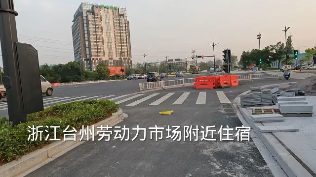 浙江台州劳动力市场附近,遇漂亮大妈拉住客,带进房间后有点崩溃