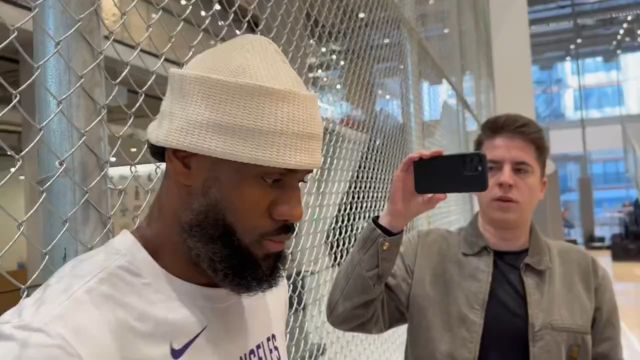 詹姆斯：不解释沙漏含义 不知道会不会执行球员选项