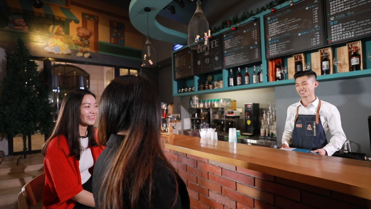 喝咖啡 轩尼小熊 henney bear主题咖啡厅 英国品牌 时尚 uk 博物馆