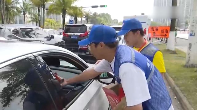 海南海口:设立旅客服务点,温暖过海旅客回家路