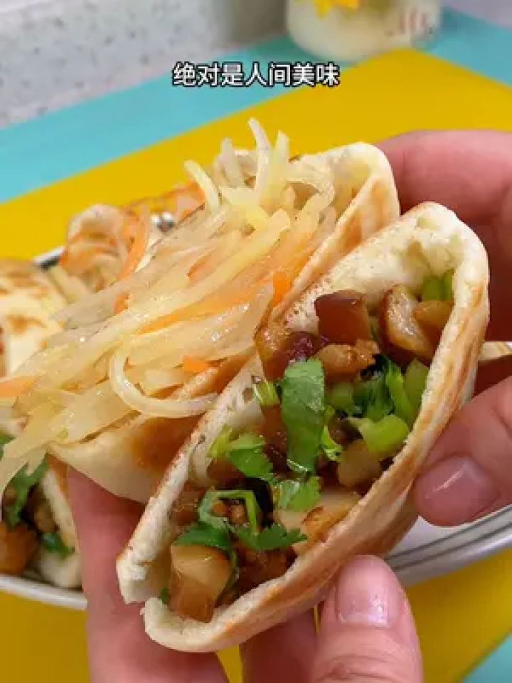 今天在家做了口袋饼,不管是夹肉还是夹菜都超级好吃#口袋饼 #口袋饼