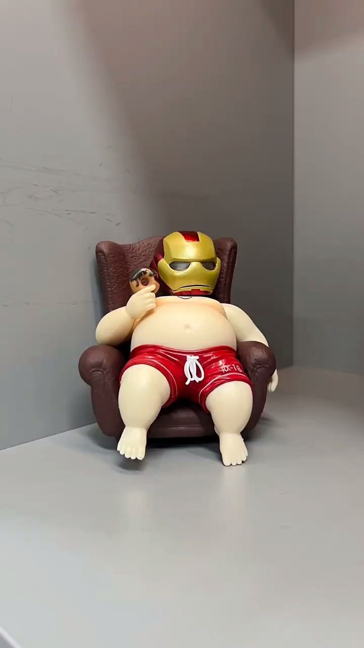 这么坐很舒服! "漫威 "钢铁侠