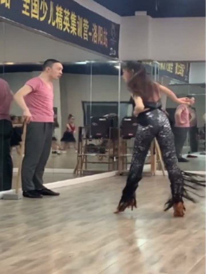 名副其实的小腿精许佳钰,这大长腿真是绝了