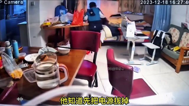 男孩独自在家写作业,家里电器突然起火了