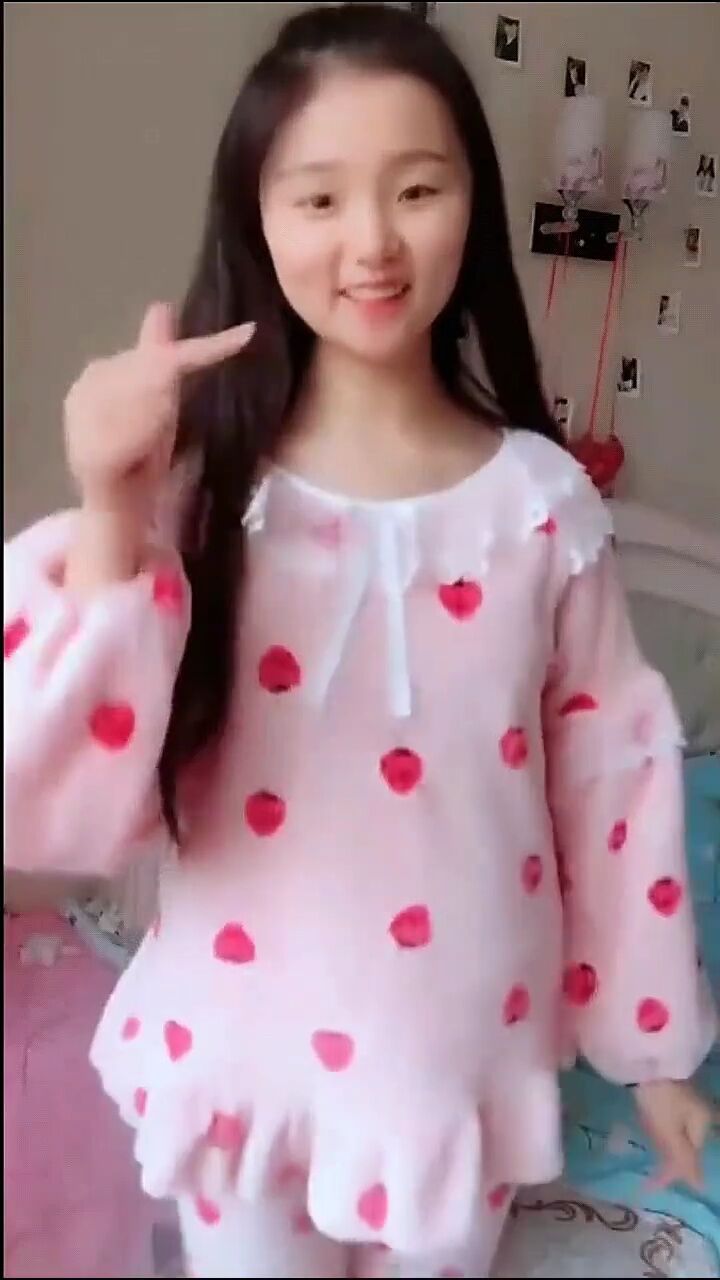 最美小孕妇,都怀孕7个月了,还是和小女孩一样