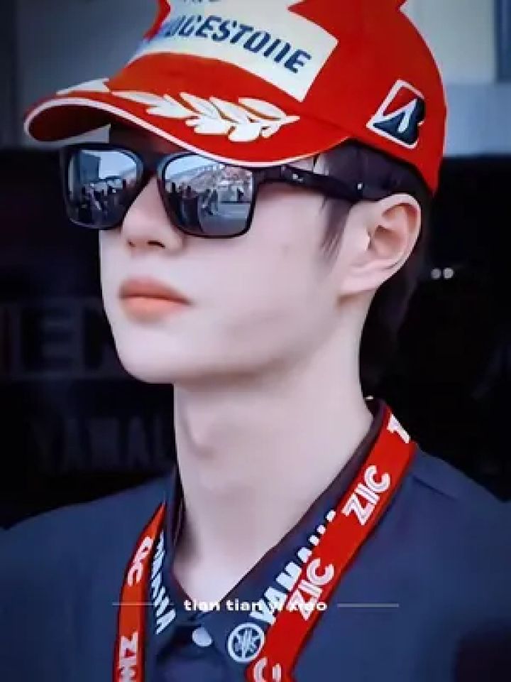 内娱影视唱跳全面开花的85号摩托车手王一博#王一博 #酷盖 #不愧是你