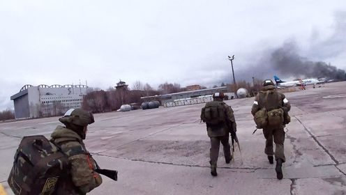 俄乌开战首日：复盘第一视角画面，俄空降步兵闪击安东诺夫机场！