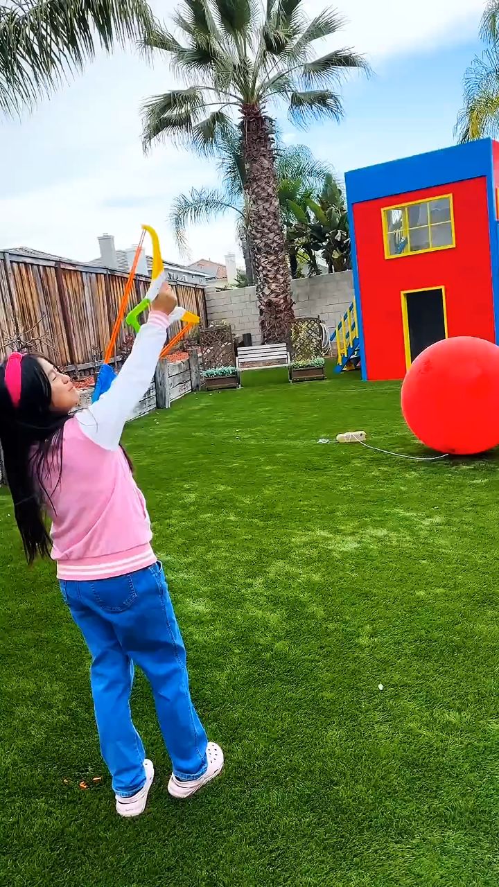 珍妮和肯迪懂得了分享就是关爱