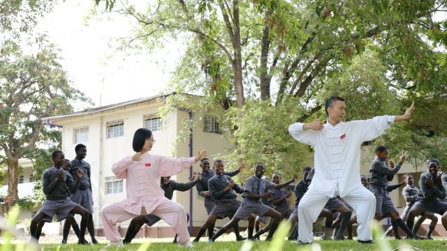 易学易练 强身健体 中国援津医疗队在当地学校推广八段锦