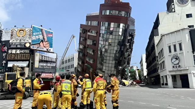 台湾花莲7.3级地震已致7死711伤,77人被困全集中在花莲县