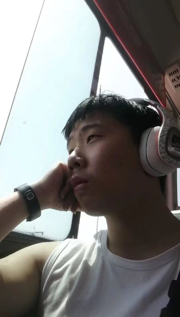 张京川和梁小清对比照片