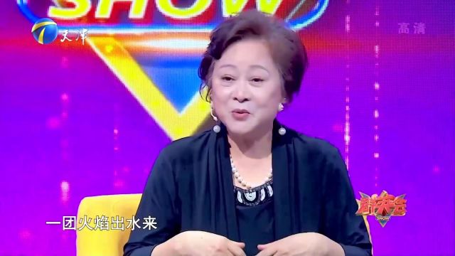 黄爱玲老师遗传了妈妈的文艺细胞,即兴演唱太好听了