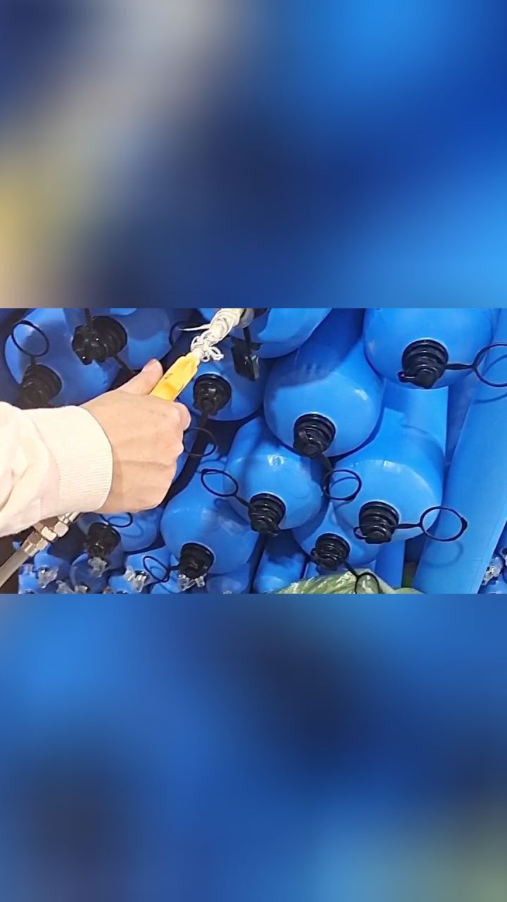 后浇带隔断气囊用打气筒或者气泵对气囊进行充气