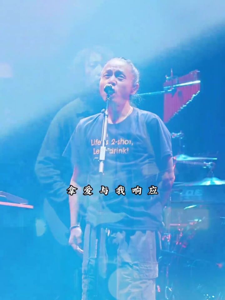 谁能拒绝高虎坐在舞台上唱我愿意啊 #痛仰乐队 #我愿意 #现场版live