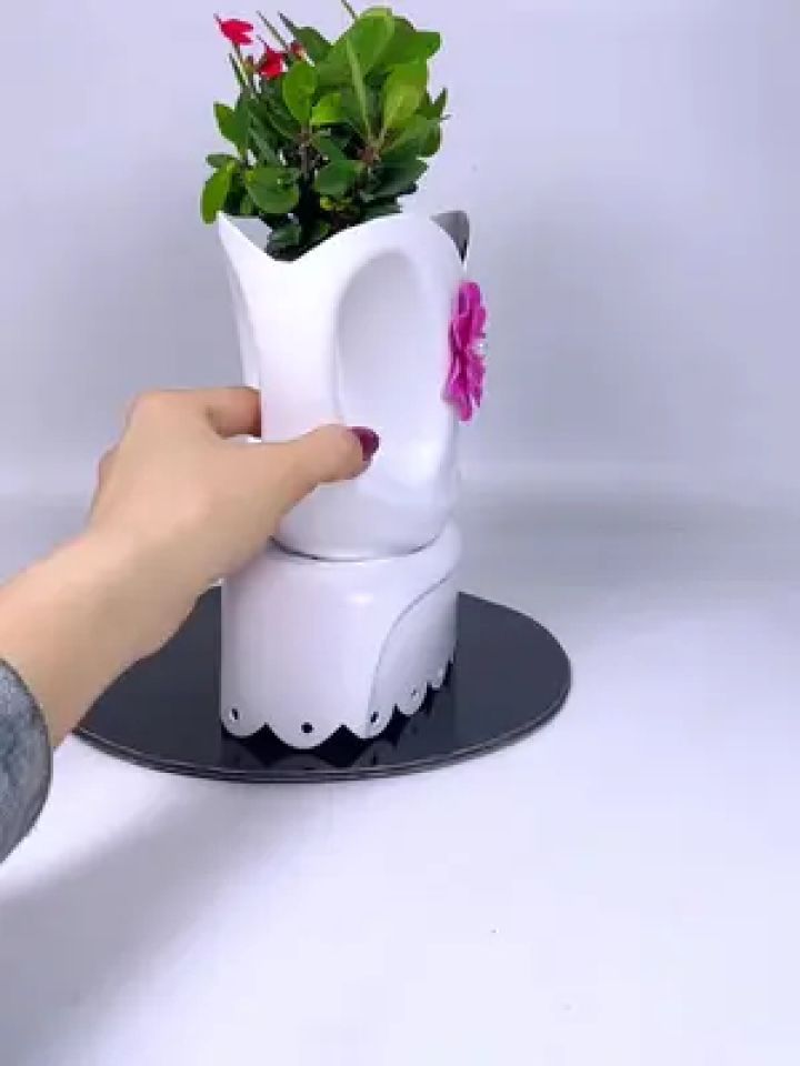 创作灵感 #变废为宝 #手工 #自制花盆 #洗衣液瓶子改造