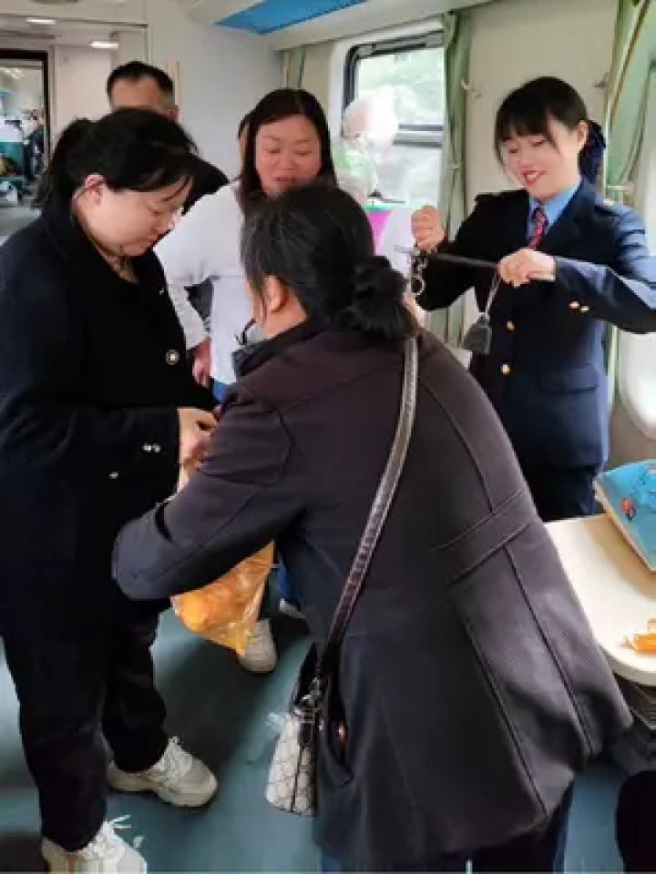 这也许就是公益慢火车的意义吧,为老百姓服务,为老百姓做实事!