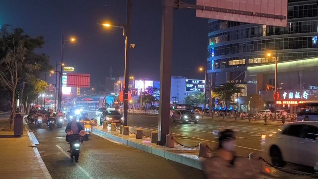 连云港城市夜景海连路中国银行路段