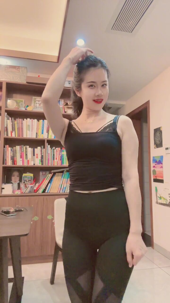 微胖女生 #自创 #招牌笑容 #扭一扭 #魔性扭胯舞