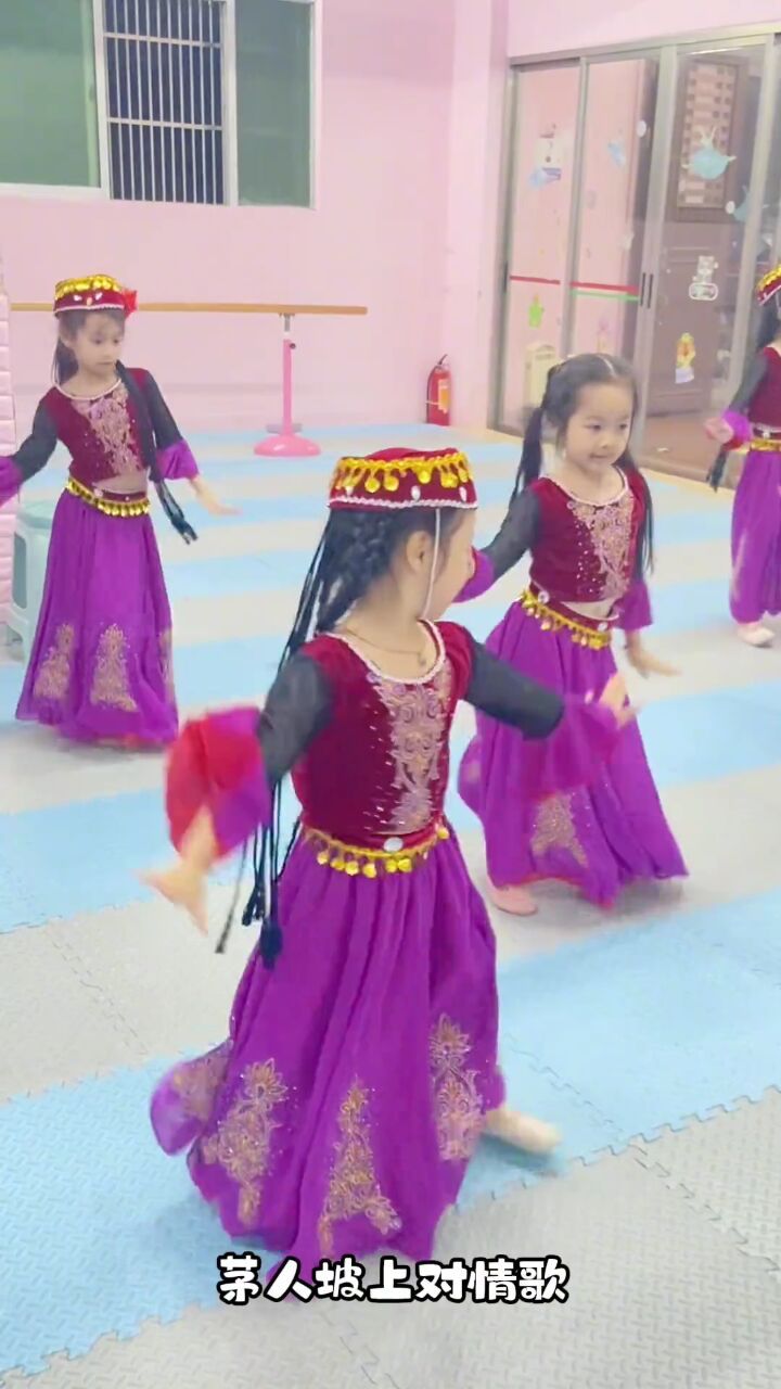 谁家小班这么优秀 #幼儿园 #萌娃跳舞 #爱跳舞的小姑娘 #六一舞蹈