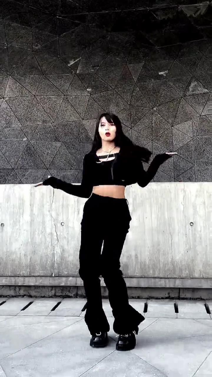 现在发不算晚吧#imnotcool#hyuna#泫雅#imnotcool野马舞