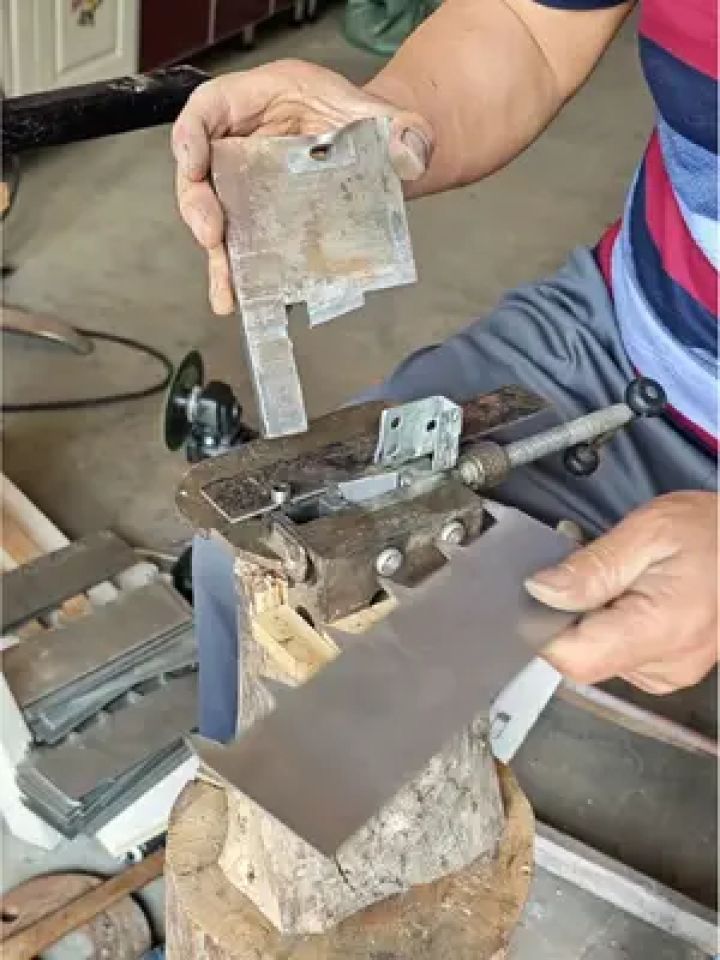 研究了一个手工冲床,制作软包拉皮工具 #手艺人#我爱发明