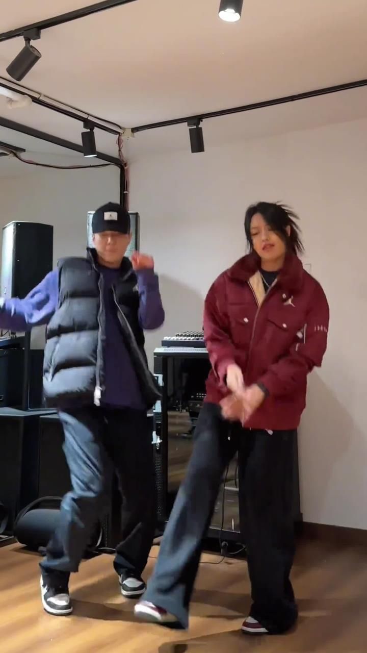 和5000老师初雪一下#jordan舞斗场#aj1#exo初雪 #jordan翔龙启新系列