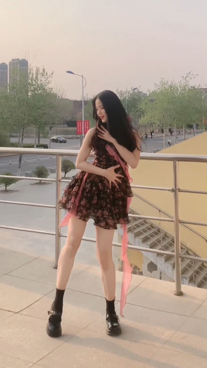 的不容易舞蹈小白尽力了呜呜jisoo金智秀女大学生flower翻跳无忧之夜